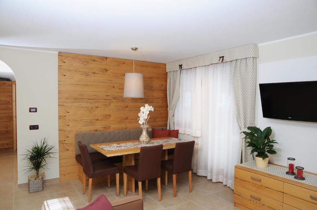 Residence Marisol Camere & Appartamenti - Mezzana Centre Habitación foto